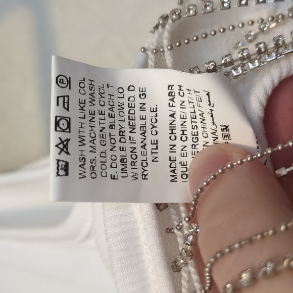 Milumia white ribbed sleevess round neck cropped tank top with rhinestone fringe - Picture 11 of 13